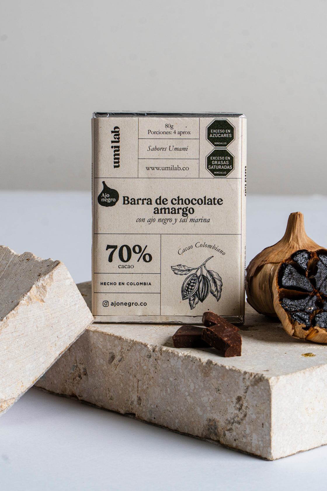 Barra de chocolate con Ajo negro y sal marina 70% cacao