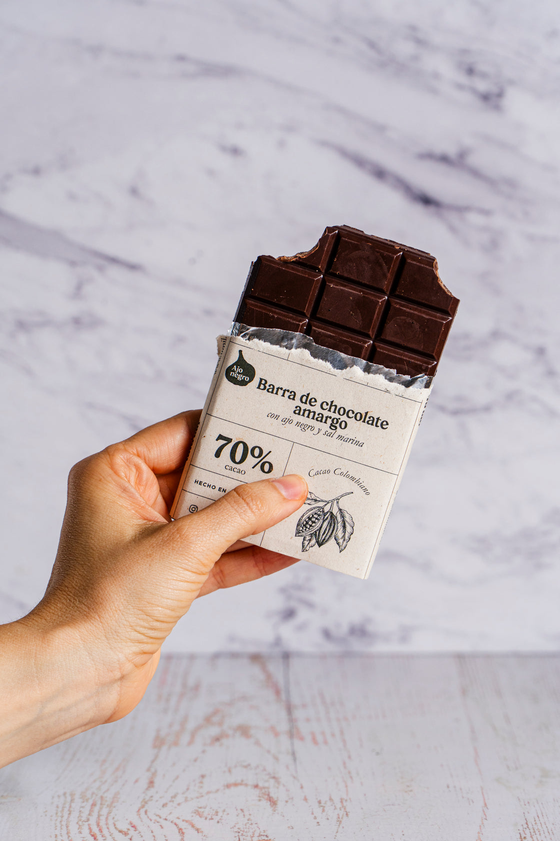 Barra de chocolate con Ajo negro y sal marina 70% cacao